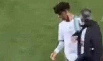 ویڈیو : کوچ نے مداحوں کے سامنے کھلاڑیوں کو تھپڑ دے مارے