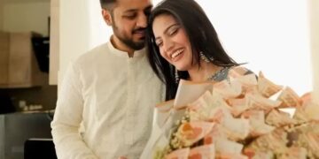 کرنسی نوٹوں سے بنے گلدستے دینا سوشل میڈیا انفلونسرز کو مہنگا پڑ گیا