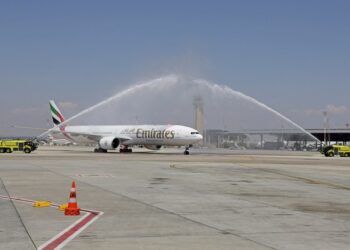 ایمریٹس ائیرلائن کی مسافروں کو نئی بکنگ کرنے کی ہدایت