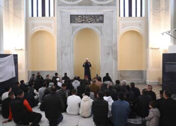 تاریخی مسجد ینی  میں سو سال بعد نماز کی ادائیگی