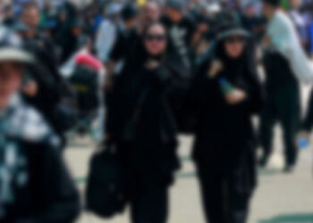 ایران، عراق اور شام جانے والے 40 ہزار پاکستانی زائرین کہاں گئے؟ اداروں کے پاس مصدقہ تفصیلات کیوں نہیں؟