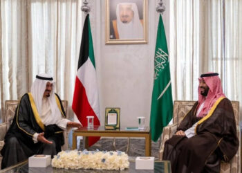 سعودی ولی عہد اور کویتی وزیرِاعظم کی ملاقات — برادرانہ تعلقات مزید مضبوط کرنے کی کوشش